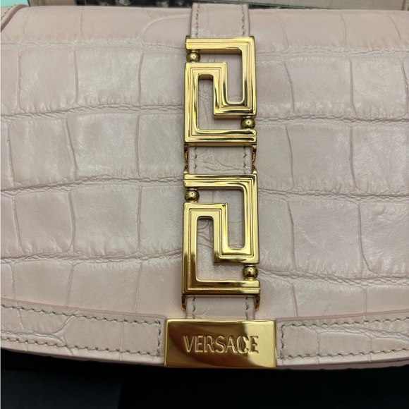 Authentic NWT Versace Blush Croc-Embossed Leather Shoulder Bag w/ Gold Hardware - Picture 6 of 12